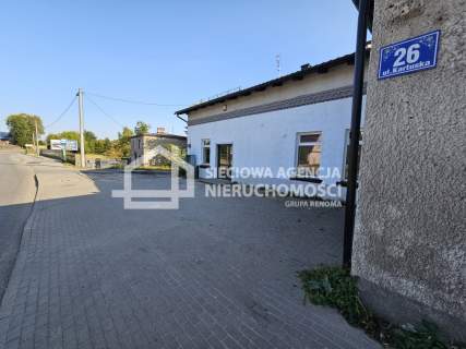 lokal przy drodze wojewódzkiej ze zjazdem
