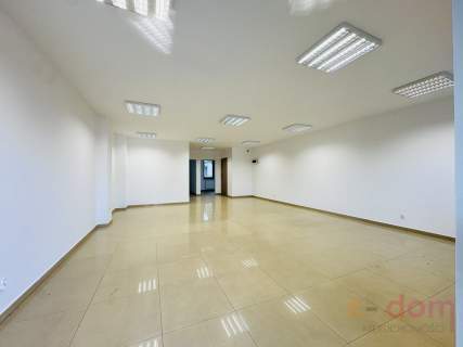 Lokal usługowy   74,69 m 