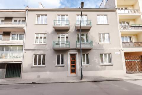 Kamienica po rewitalizacji balkon, piwnica.
