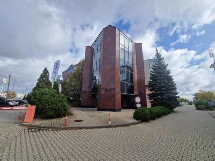 Aleja Krakowska biurowiec obok trasy S2