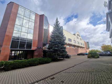 Aleja Krakowska biurowiec obok trasy S2