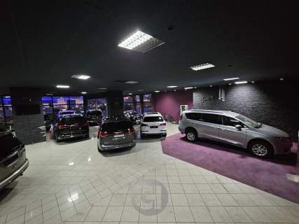 Salon samochodowy na wynajem 