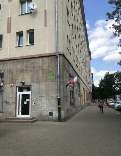 Przestronny, narożny lokal z witrynami