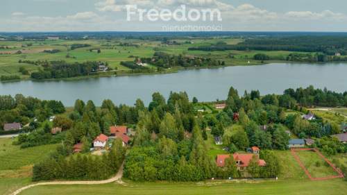 Sprzedam działkę nad jeziorem 