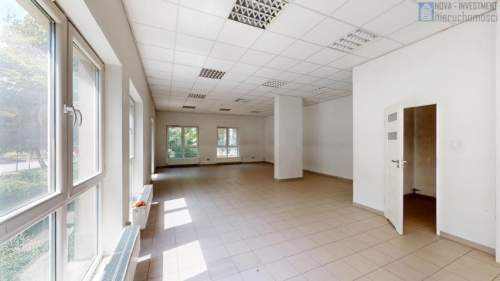 Parter centrum 3 wejścia wys. 3m. 206m2