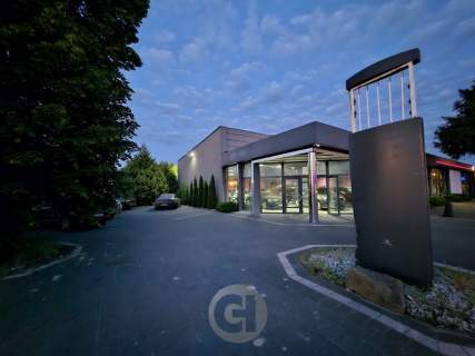 Salon samochodowy na wynajem 