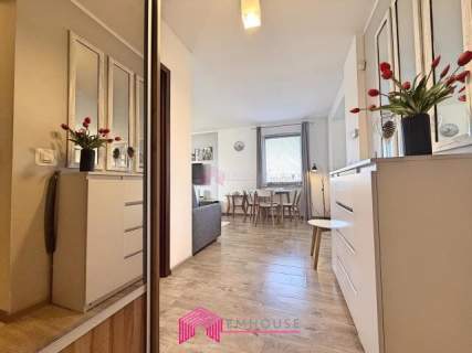 Komfortowy i wyposażony apartament z tarasem. 1piętro.Blisko...