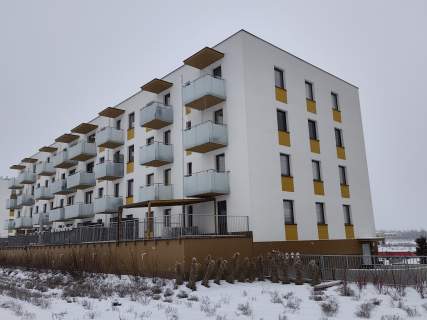 4-pokojowe mieszkanie z 2 miejscami postojowymi i kom. lok.