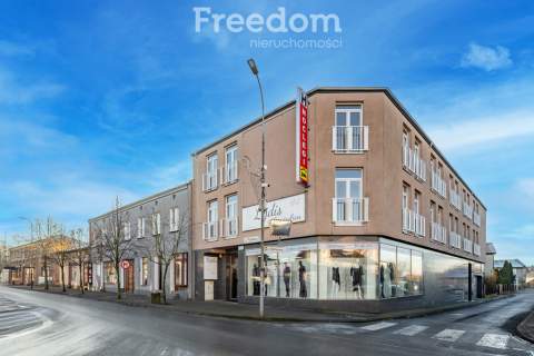 Hostel z częścią usługową i parkingiem