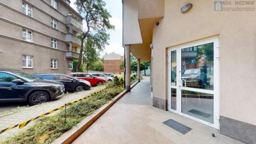 Parter centrum 3 wejścia wys. 3m. 206m2