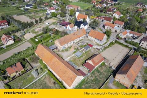Budynki gospodarcze murowane 1150m2 Centrum wioski
