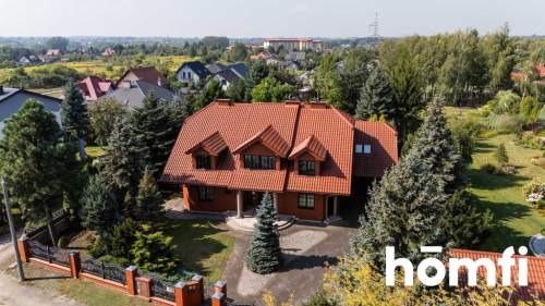 Przestronny dom wysokiej klasy hala na posesji