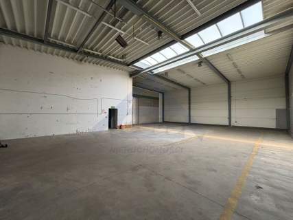 Biurowo-magazynowy obiekt na wynajem Wawer 690m2