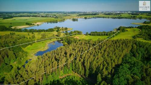 Działka nad jeziorem z lasem, stawem i domem