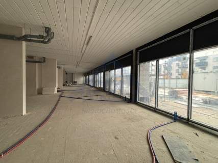 Nowy lokal na parterze   92 m , witryna, osiedle