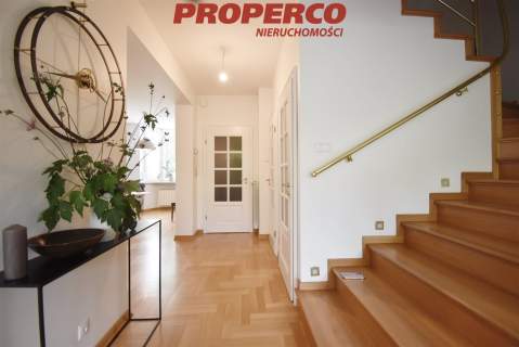 Dom 5 pokoi 222m2, Kielce, Centrum, ul. Zacisze