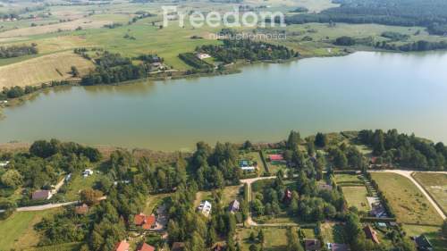 Sprzedam działkę nad jeziorem 