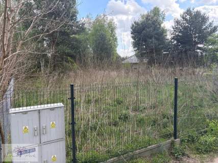 Przestronna działka budowlana w spokojnej okolicy