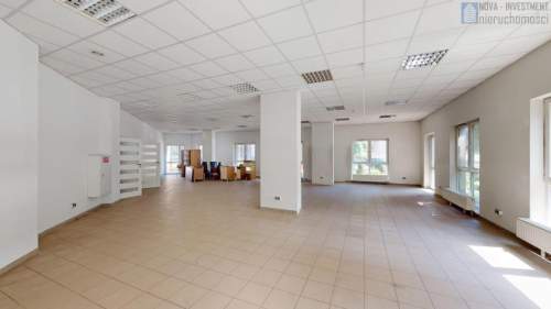 Parter centrum 3 wejścia wys. 3m. 206m2