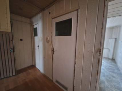Mieszkanie do remontu balkon piwnica suszarnia niski