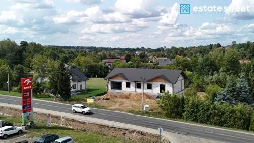 Lokal usługowy 776 m przy drodze 881 Sonina
