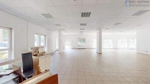 Parter centrum 3 wejścia wys. 3m. 206m2