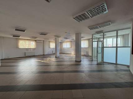 Biurowo-magazynowy obiekt na wynajem Wawer 690m2