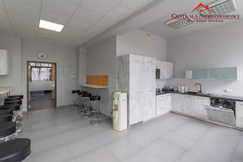 Lokal typu open space, 90 m2, nowoczesny,parking