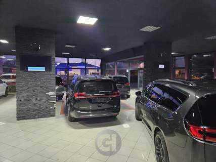 Salon samochodowy na wynajem 