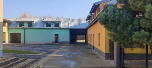 Dom-hotel-magazyn gm. Ożarów Maz.