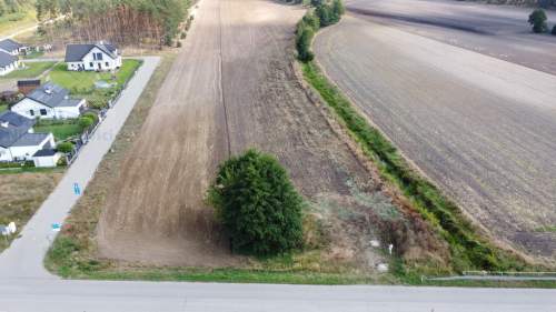Kształtna działka z dobrym dojazdem