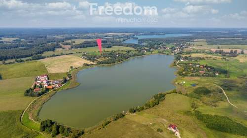 Sprzedam działkę nad jeziorem 