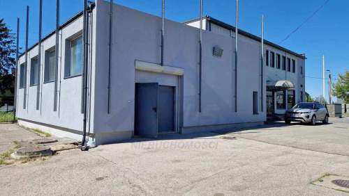 Okęcie lokal wolnostojący do wynajęcia 450 m2