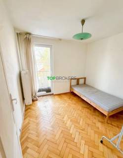 Trzy spore pokoje obok metra, balkon, piwnica