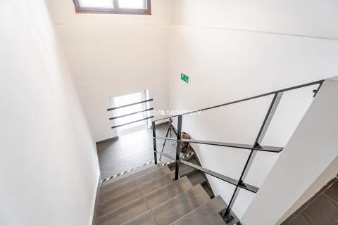 Przestronny lokal usługowy 270 m   Zakopiańska