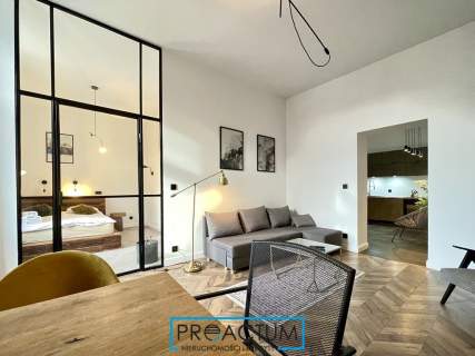 Mieszkanie w zabytkowej kamienicy-winda-balkon