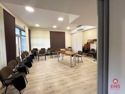 Ładny lokal 66 m2, parter. Polecamy