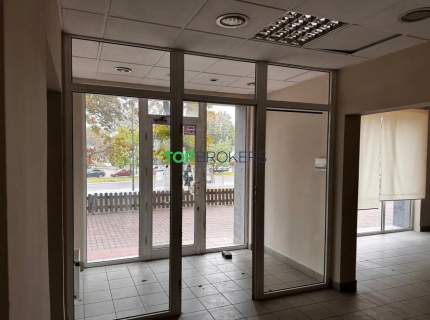 Przestronny lokal z witrynami bez gastro