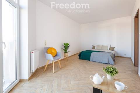 Hostel z częścią usługową i parkingiem