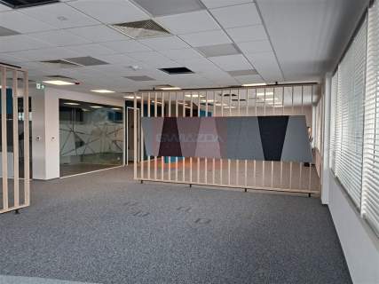 Nieruchomość komercyjna do wynajęcia, 600 m2, Warszawa