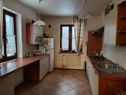 Dom wolnostojący 122 m2 z piwnicą, bud. gosp. 6 pokoi