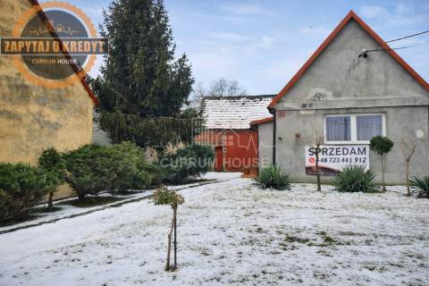 Niewielki domek w spokojnej okolicy