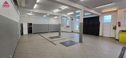 Przestronny lokal usługowo-handlowy na parterze