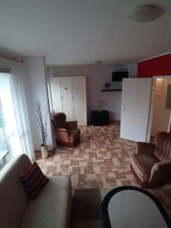 Sprzedam 33m2,balkon, tuz przy metro Stoklosy. BEZPOSREDNIO