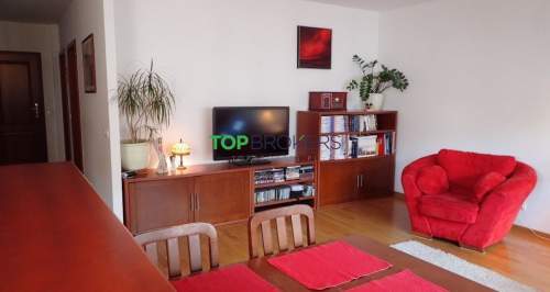 Salon z aneksem i dwie sypialnie, garaż