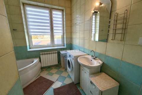 Dom z fotowoltaiką w spokojnej okolicy