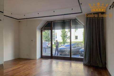 Do wynajęcia lokal parterowy 110m2 kamienica niedaleko 
