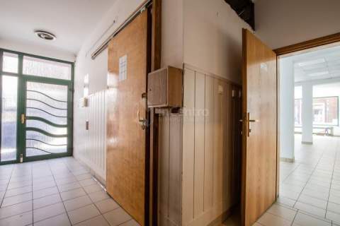 Przestronny lokal witrynowy. 137,70m2. Szaflarska.