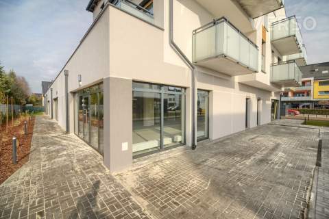 Narożny lokal z witrynami 126,5m2