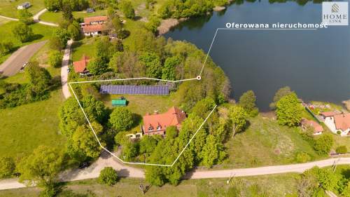 Dom w dawnej szkole nad jeziorem